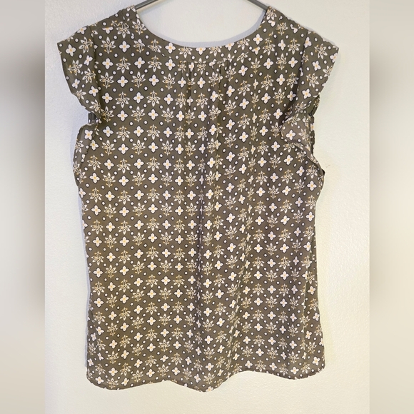 Old Navy Olive Green Floral Top Size MP - Picture 2 of 5